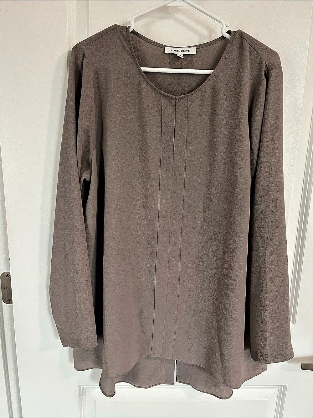 ROSE + OLIVE Long Sleeve High Low Tunic Top in Taupe Size XL Like New